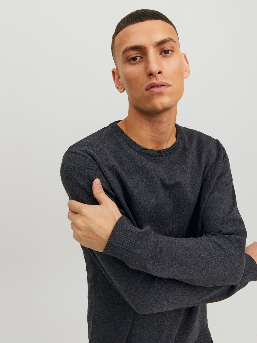 BASIC KNIT CREW NECK